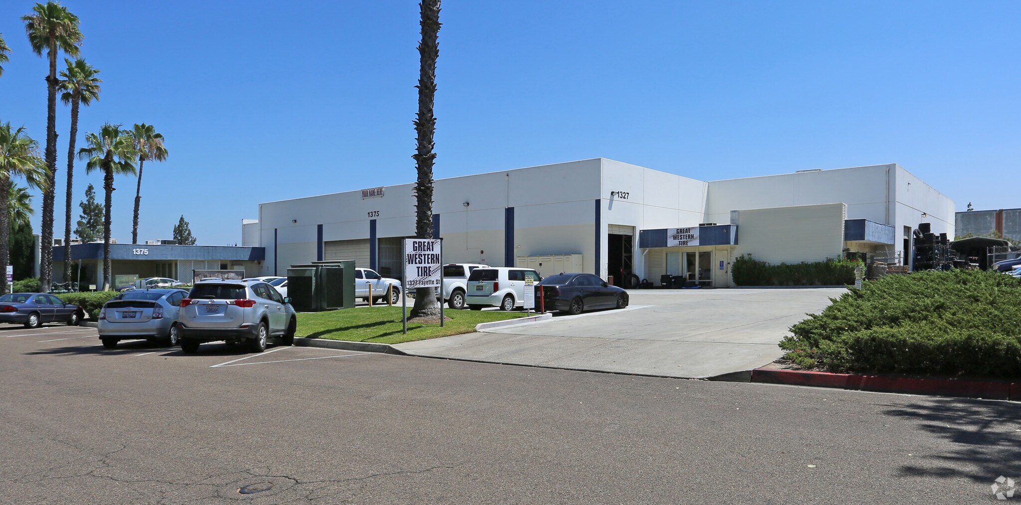 1327-1375 Fayette St, El Cajon, CA à louer Photo principale- Image 1 de 7