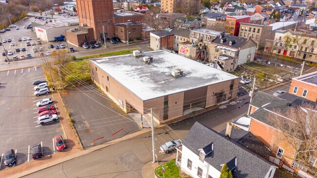 Plus de détails pour 10 John St, Brockville, ON - Commerce de détail à vendre