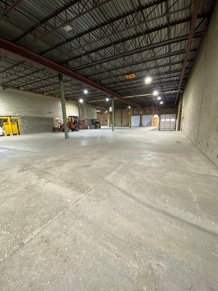 235 Rue Saint-Louis, Warwick, QC for lease - Interior Photo - Image 1 of 4