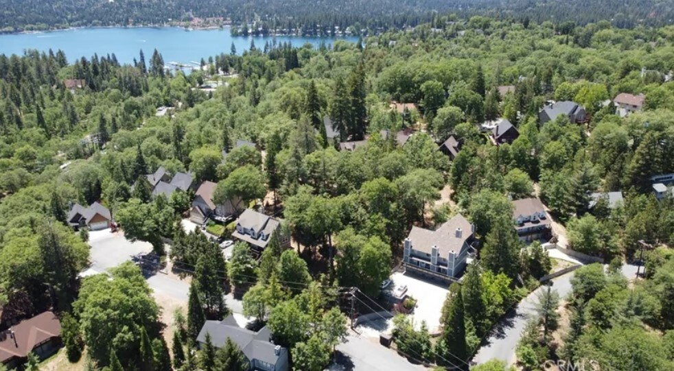 966 Lucerne Ln, Lake Arrowhead, CA à vendre - Aérien - Image 1 de 5