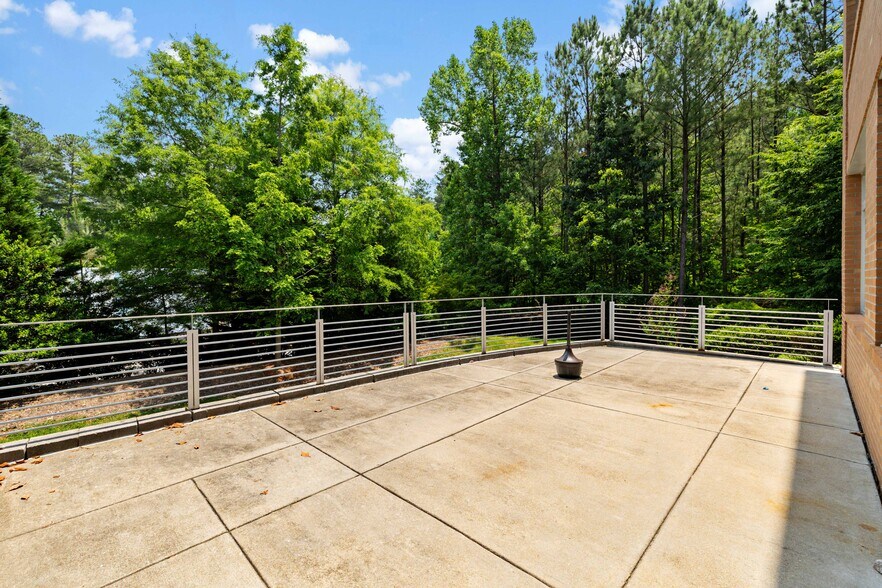8000 Brownleigh Dr, Raleigh, NC à vendre - Photo du bâtiment - Image 2 de 20