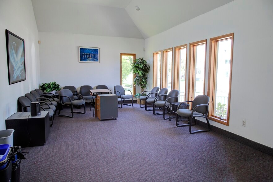666 Madison Ave, Burlington, NJ for sale - Interior Photo - Image 3 of 4