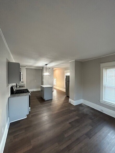 834 Sherman St SE, Grand Rapids, MI à vendre - Photo du bâtiment - Image 3 de 9