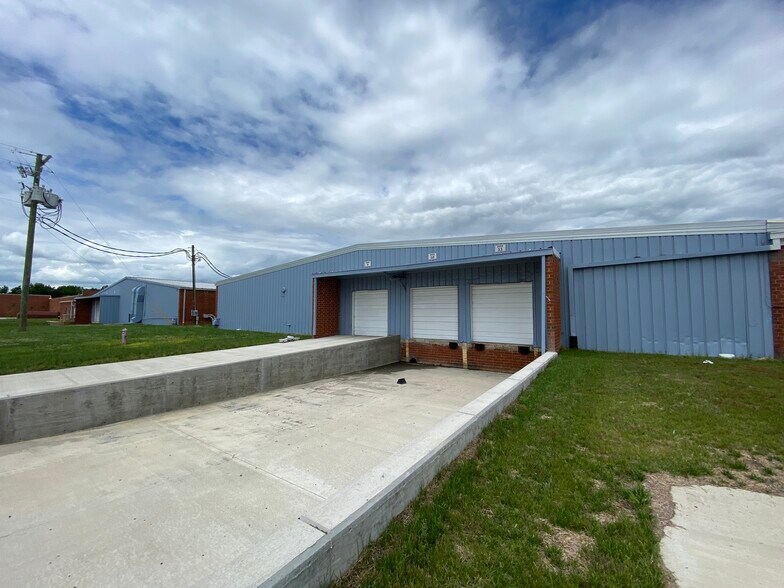 599 Raleigh Rd, Henderson, NC à louer - Photo du bâtiment - Image 2 de 22