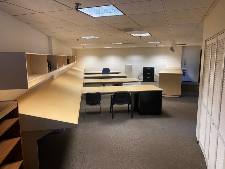 2455 W Grand Ave, Chicago, IL à louer - Photo intérieure - Image 2 de 7