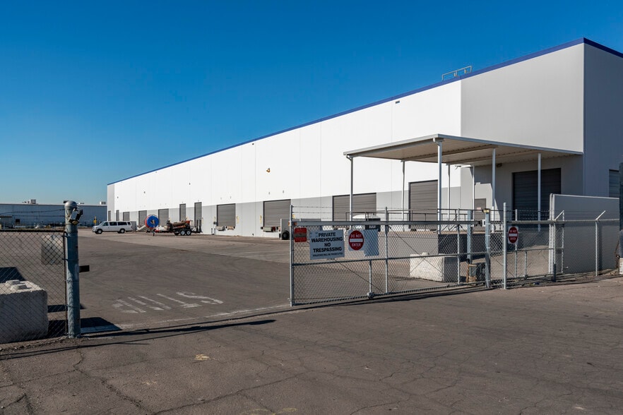 200 S 49th Ave, Phoenix, AZ for lease - Building Photo - Image 2 of 7