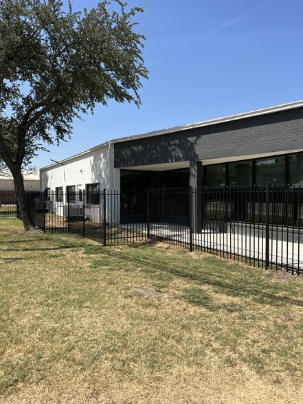 11363 Denton Dr, Dallas, TX for lease - Building Photo - Image 2 of 18