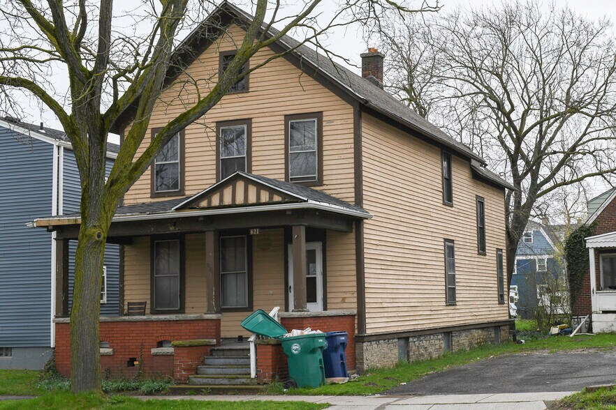 609 Rainbow Blvd, Niagara Falls, NY à vendre - Photo du bâtiment - Image 1 de 6