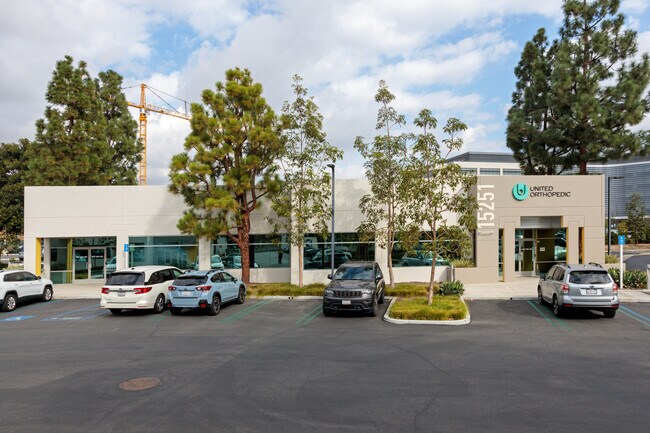 Plus de détails pour 15251 Alton Pky, Irvine, CA - Local d'activités à louer