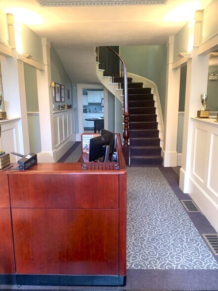 109 Broad St, Middletown, CT à vendre - Photo intérieure - Image 2 de 5