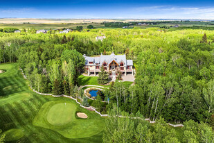 Private Golf Course + Residence near Calgary - Commercial Real Estate