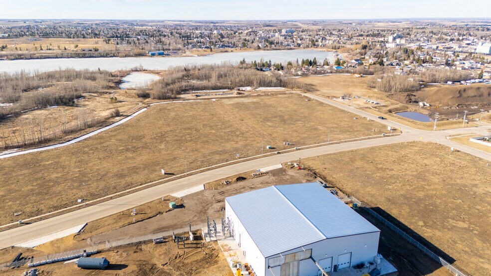 5601 43 St, Leduc, AB à vendre - Photo du bâtiment - Image 3 de 5
