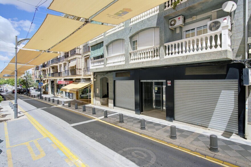 Avenida Andalucía, 19, Atarfe, Granada for sale - Primary Photo - Image 1 of 19