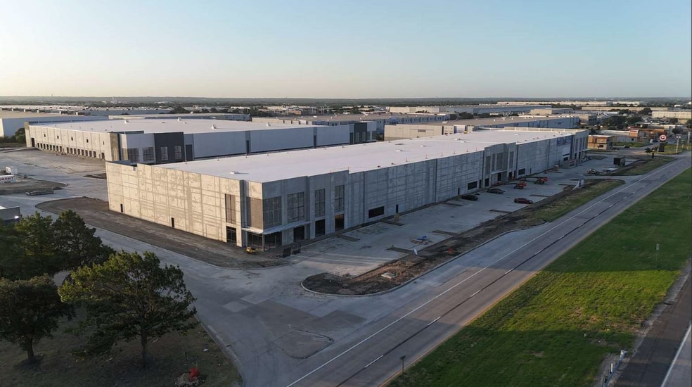 7901 South Fwy, Fort Worth, TX for lease - Building Photo - Image 3 of 9