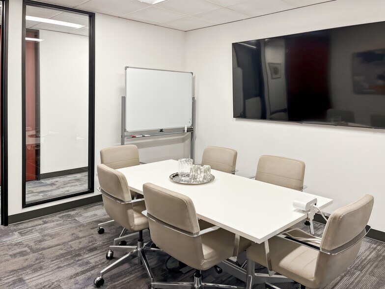 10655 NE 4th St, Bellevue, WA à louer - Photo intérieure - Image 2 de 19