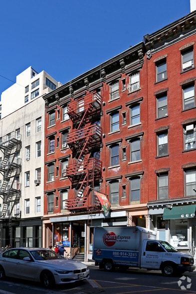 42-44 Grand St, New York, NY for lease - Building Photo - Image 1 of 12