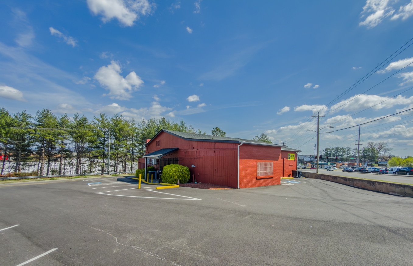 3312 Cove Rd NW, Roanoke, VA for lease Primary Photo- Image 1 of 16