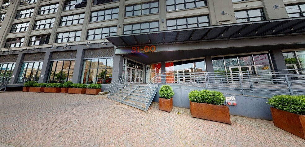 31-00 47th Ave, Long Island City, NY for lease - Building Photo - Image 2 of 14