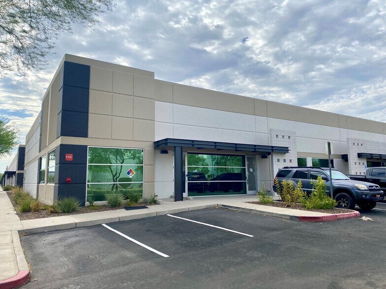 1125 W Pinnacle Peak Rd, Phoenix, AZ à louer - Photo du bâtiment - Image 2 de 2