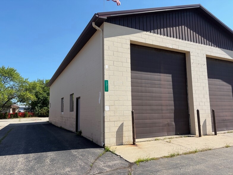 1315 S Mission Rd, Mount Pleasant, MI for lease - Building Photo - Image 2 of 7