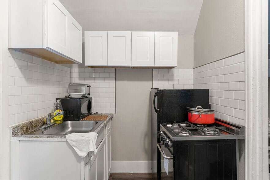 1558 Dallas St, Aurora, CO à vendre - Photo du bâtiment - Image 2 de 9