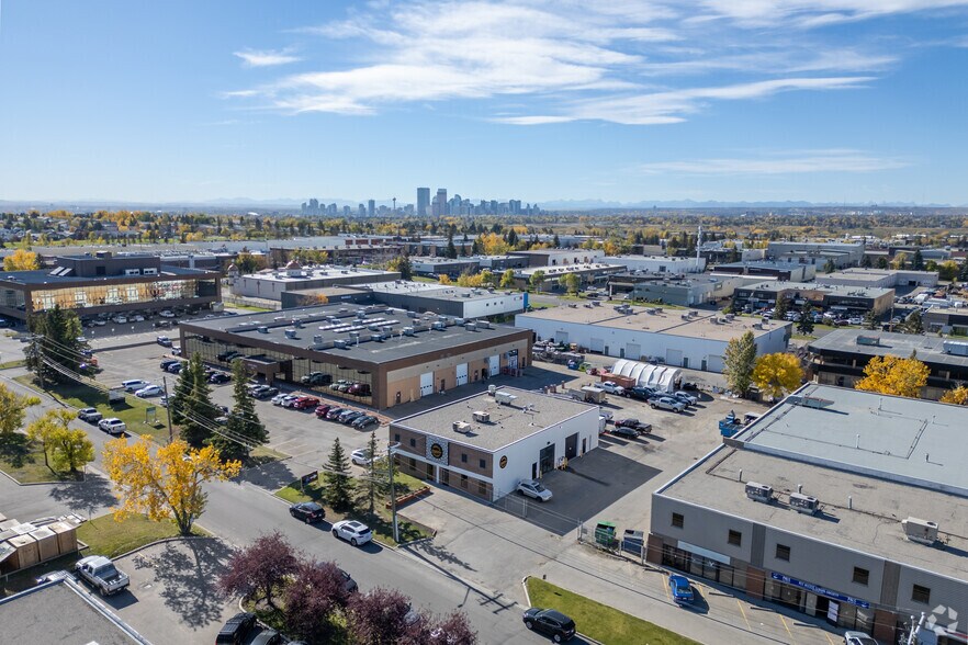3003 21st St NE, Calgary, AB à vendre - Aérien - Image 1 de 1