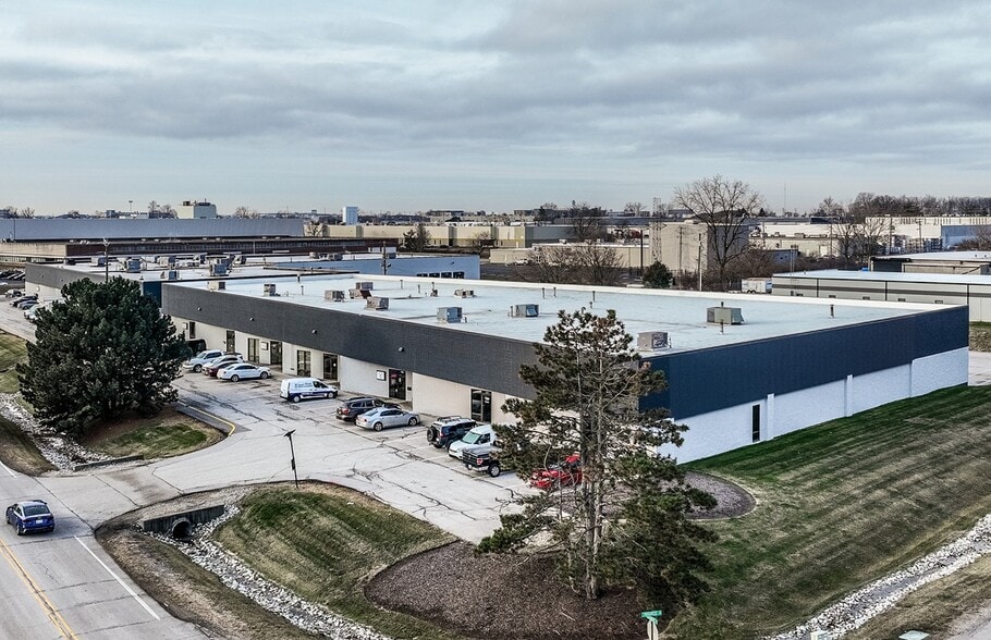 1820-1840 Executive Dr, Indianapolis, IN for lease - Building Photo - Image 2 of 7