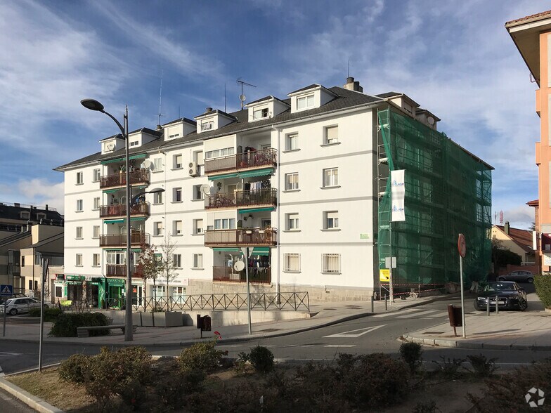 Calle Luceros, 2, Collado Villalba, Madrid à vendre - Photo du bâtiment - Image 2 de 2