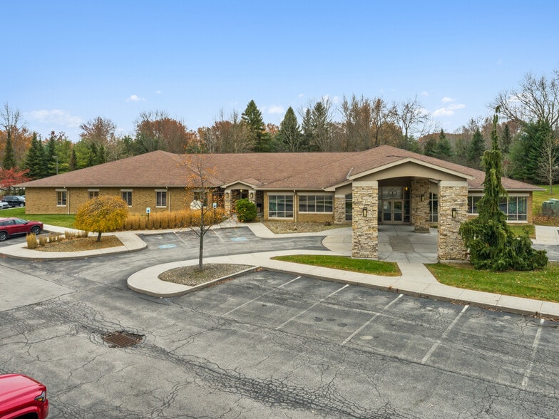 1005 Campus Cir, Hermitage, PA for sale - Building Photo - Image 1 of 4