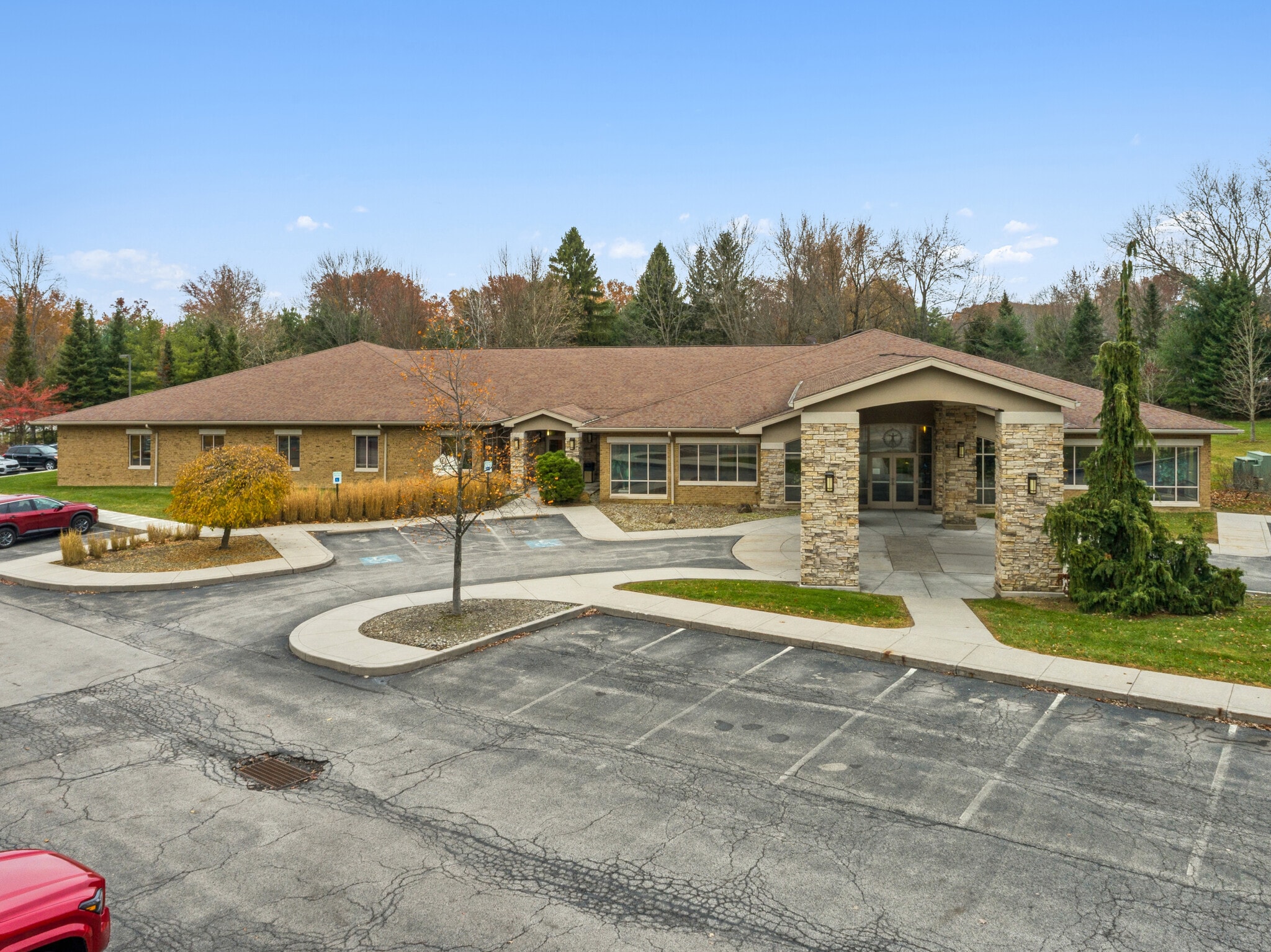 1005 Campus Cir, Hermitage, PA for sale Building Photo- Image 1 of 5