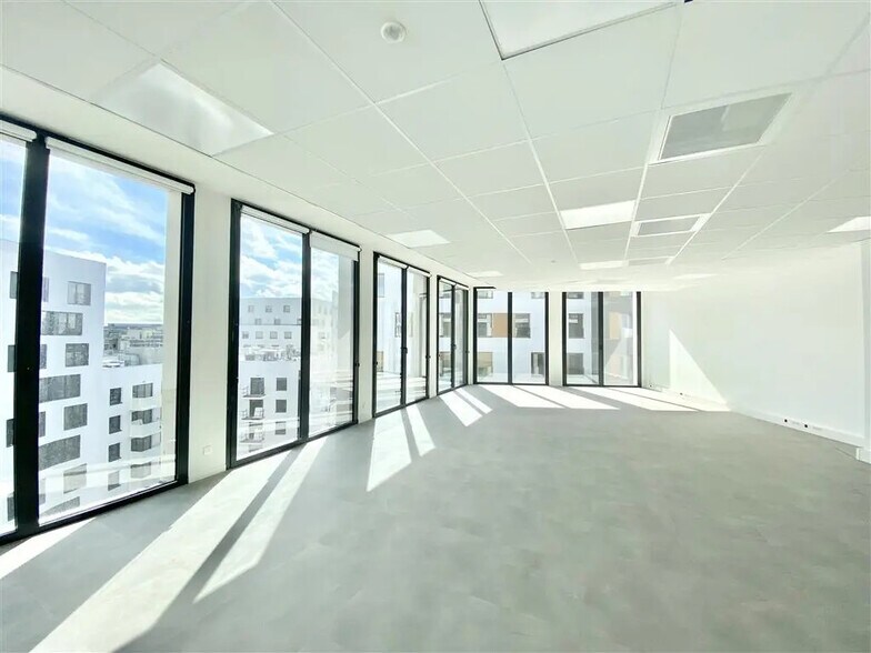 Office in Asnières-sur-Seine for lease - Building Photo - Image 2 of 8