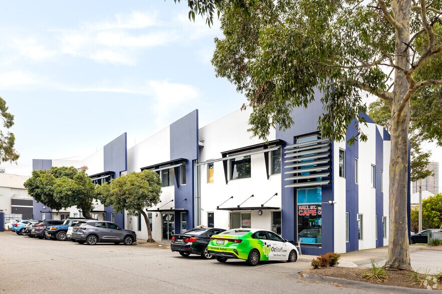 21 Hall Street, Port Melbourne for sale - Primary Photo - Image 1 of 5