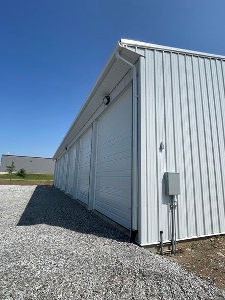 E High, Lebanon, KY for lease - Building Photo - Image 3 of 5