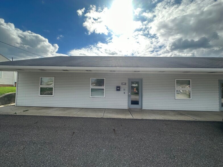 227 Rockdale Rd, Follansbee, WV à louer - Photo du bâtiment - Image 1 de 5
