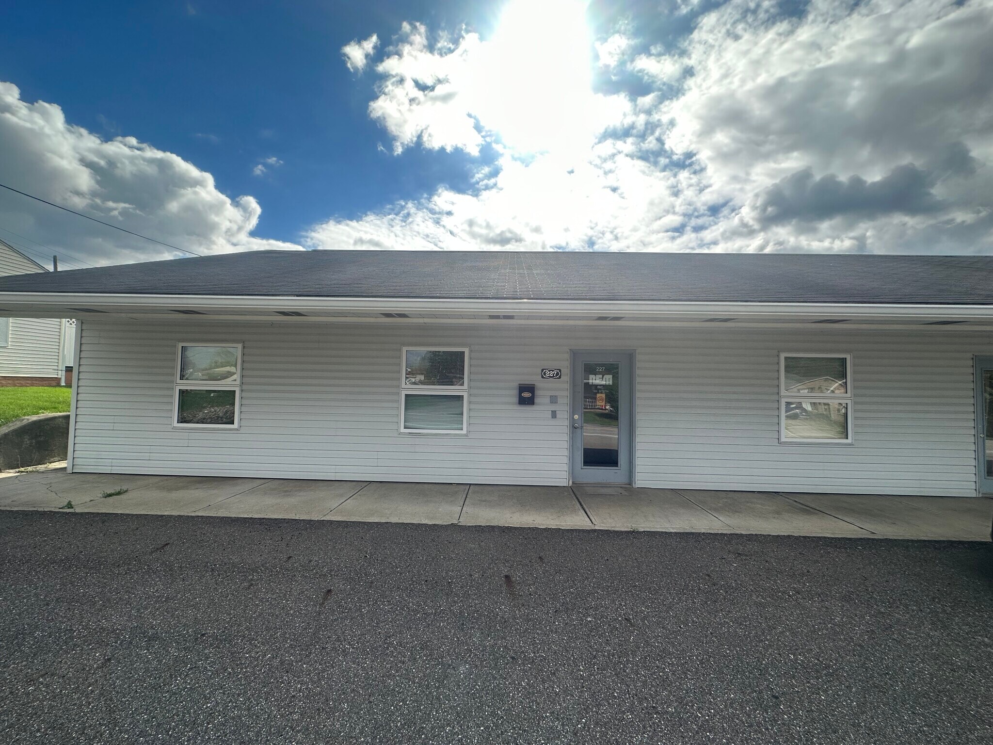 227 Rockdale Rd, Follansbee, WV for lease Building Photo- Image 1 of 6