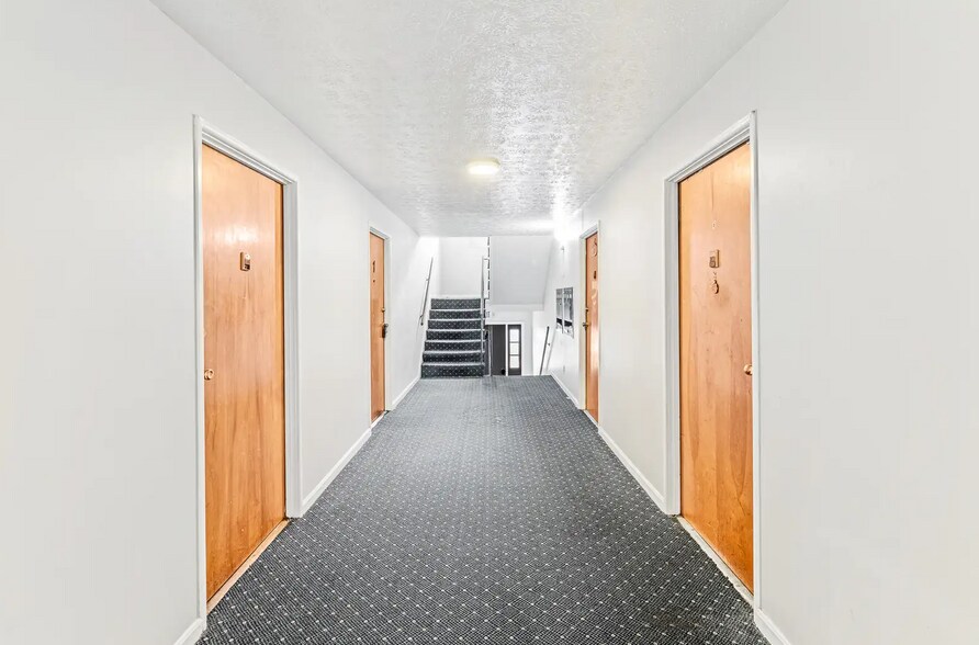 3400 Lesway Ct, Louisville, KY à vendre - Photo intérieure - Image 2 de 6