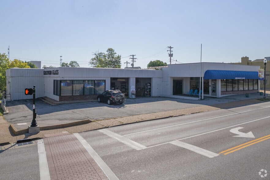 300 S Kirkwood Rd, Kirkwood, MO à vendre - Photo du bâtiment - Image 3 de 4