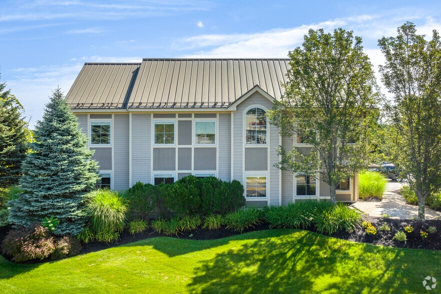 83 Orchard Hill Park Dr, Leominster, MA for sale - Building Photo - Image 1 of 20