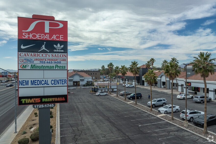 1725 S Rainbow Blvd, Las Vegas, NV à vendre - Photo du bâtiment - Image 3 de 6