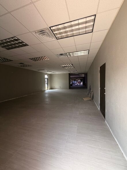 600-618 N McColl Rd, McAllen, TX for lease - Building Photo - Image 3 of 8