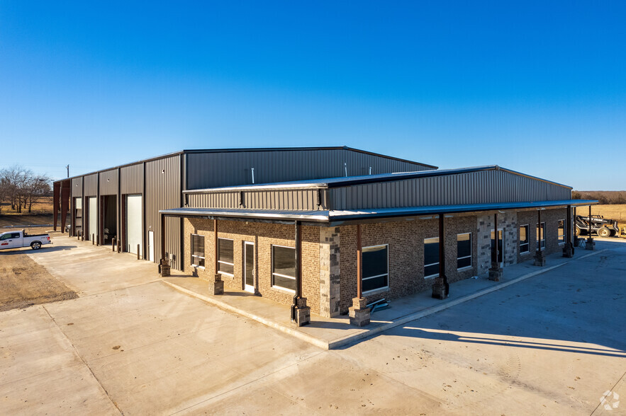 Capital Lane Industrial Building, Rhome, TX for sale - Primary Photo - Image 1 of 1