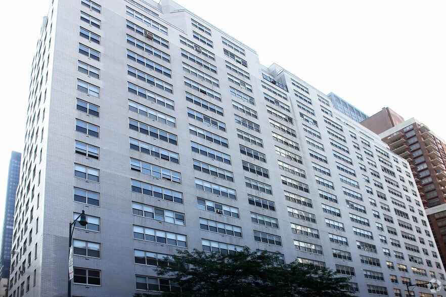 888 8th Ave, New York, NY for lease - Building Photo - Image 2 of 4