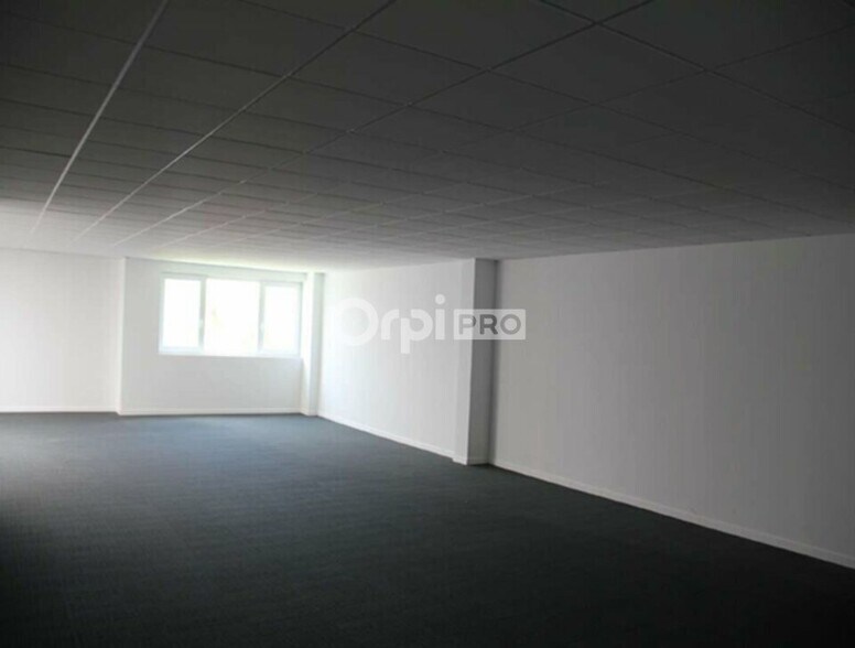 Office in Tourcoing for lease - Interior Photo - Image 3 of 6