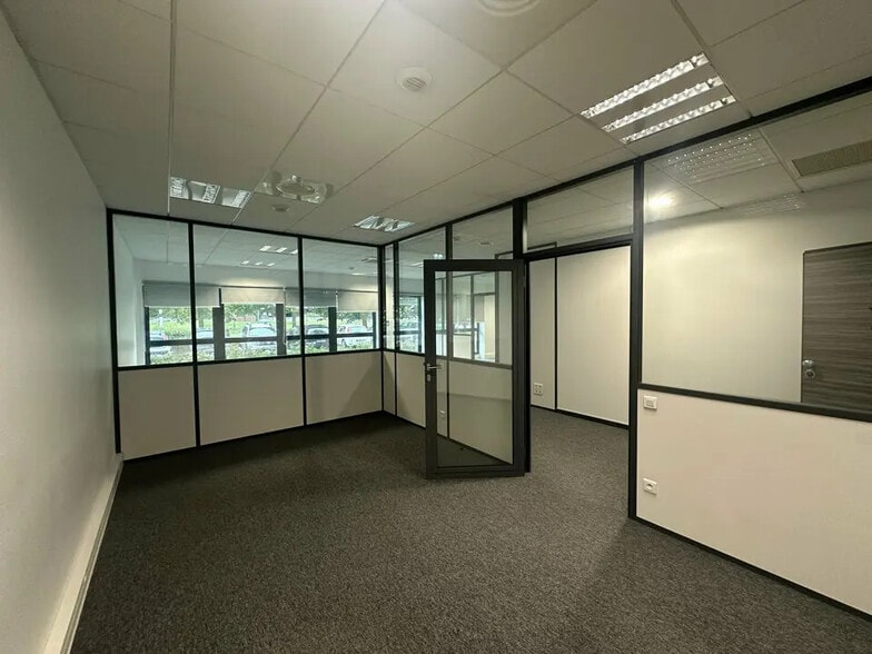 Office in Schiltigheim for lease - Interior Photo - Image 3 of 5