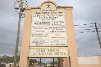 401 W Fairmont Pky, La Porte, TX à louer Photo du bâtiment- Image 2 de 7