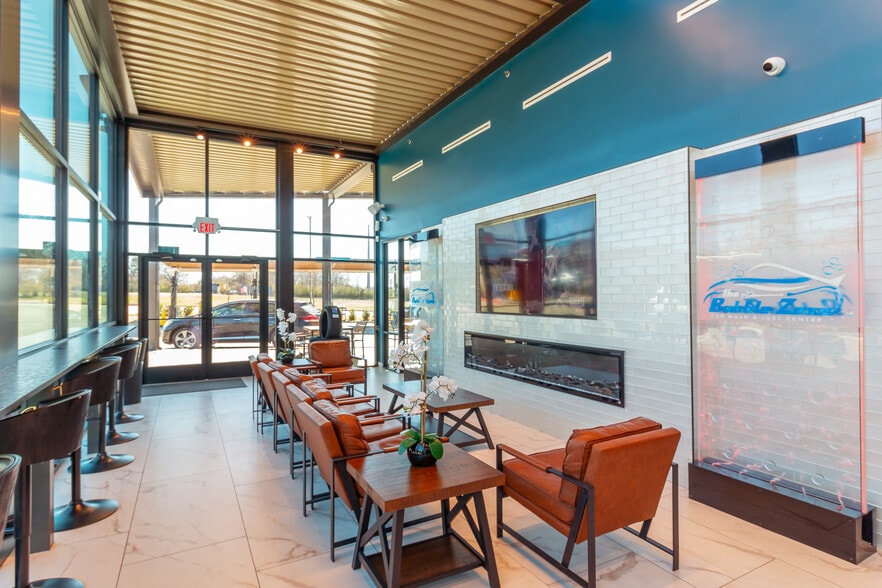 5243 Naaman Forest Blvd, Garland, TX à vendre - Photo intérieure - Image 2 de 37