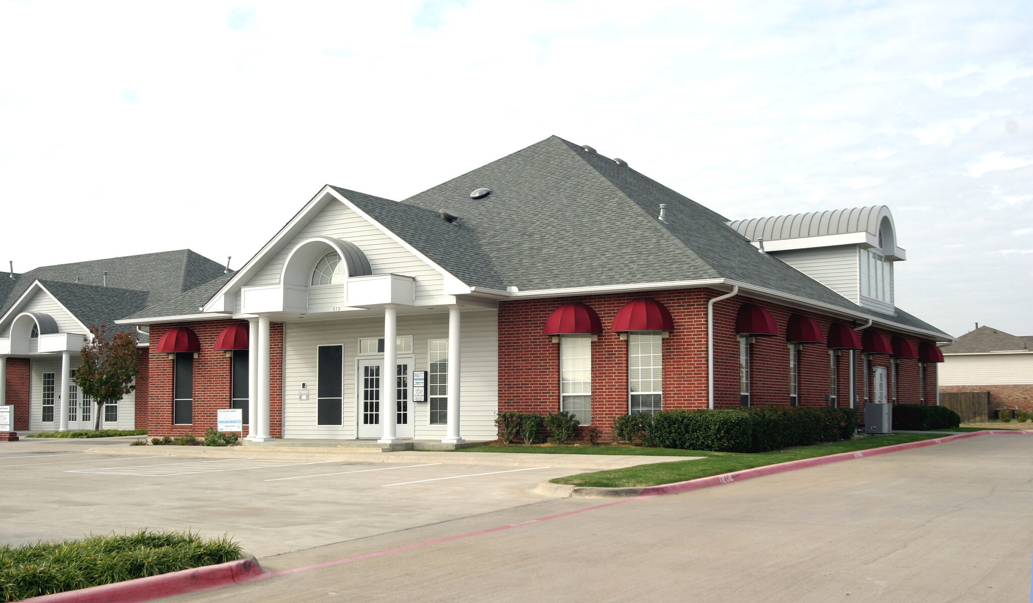 579 N Valley Pky, Lewisville, TX for lease Primary Photo- Image 1 of 6