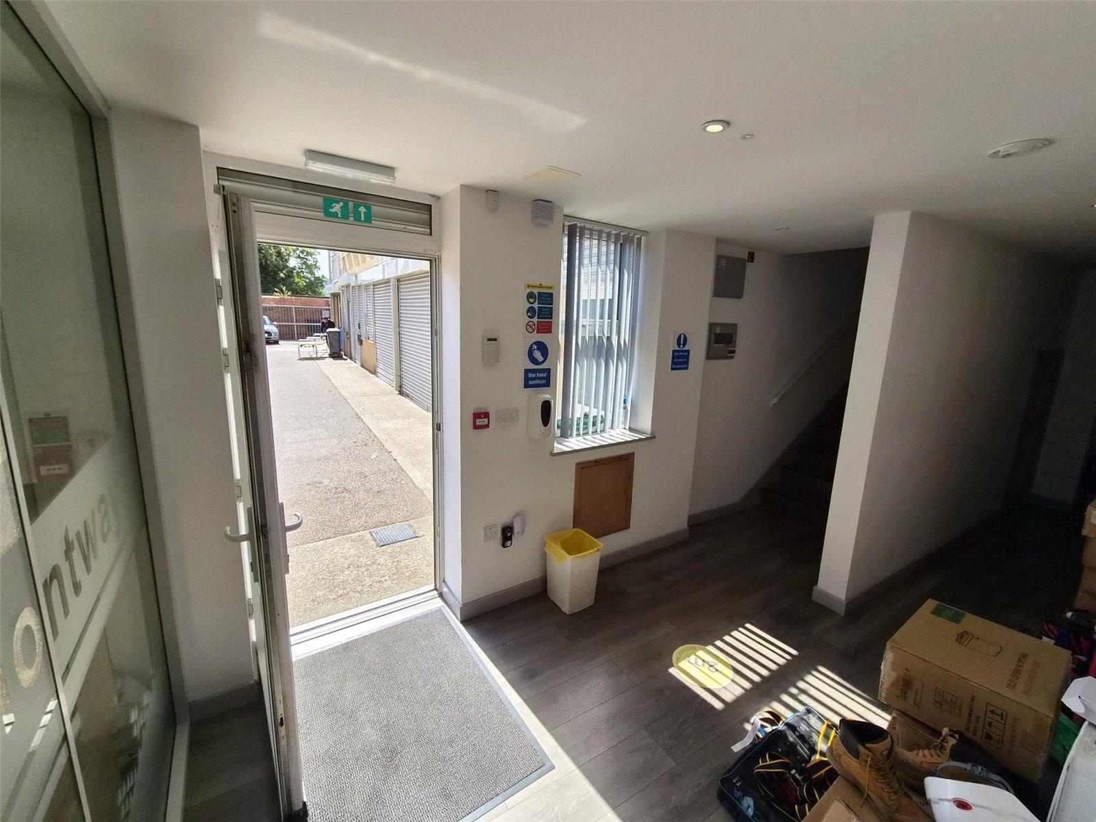 Lodge Cres, Waltham Cross for lease Interior Photo- Image 1 of 1