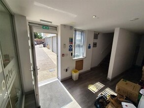 Lodge Cres, Waltham Cross for lease Interior Photo- Image 1 of 1