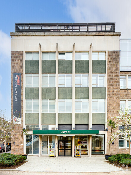 225 Great West Rd, Brentford for lease - Building Photo - Image 2 of 3